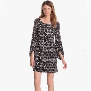 LAUNDRY by SHELLI SEGAL Geometric Jersey Long Sleeve Mini Shift Dress